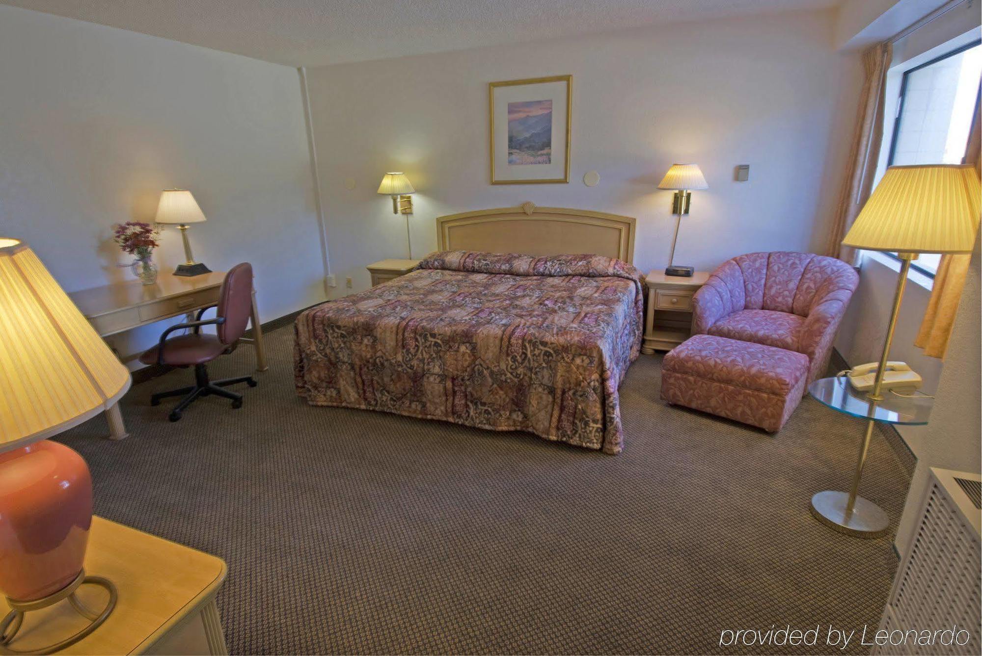 Inn At Highway 1 Lompoc Room photo