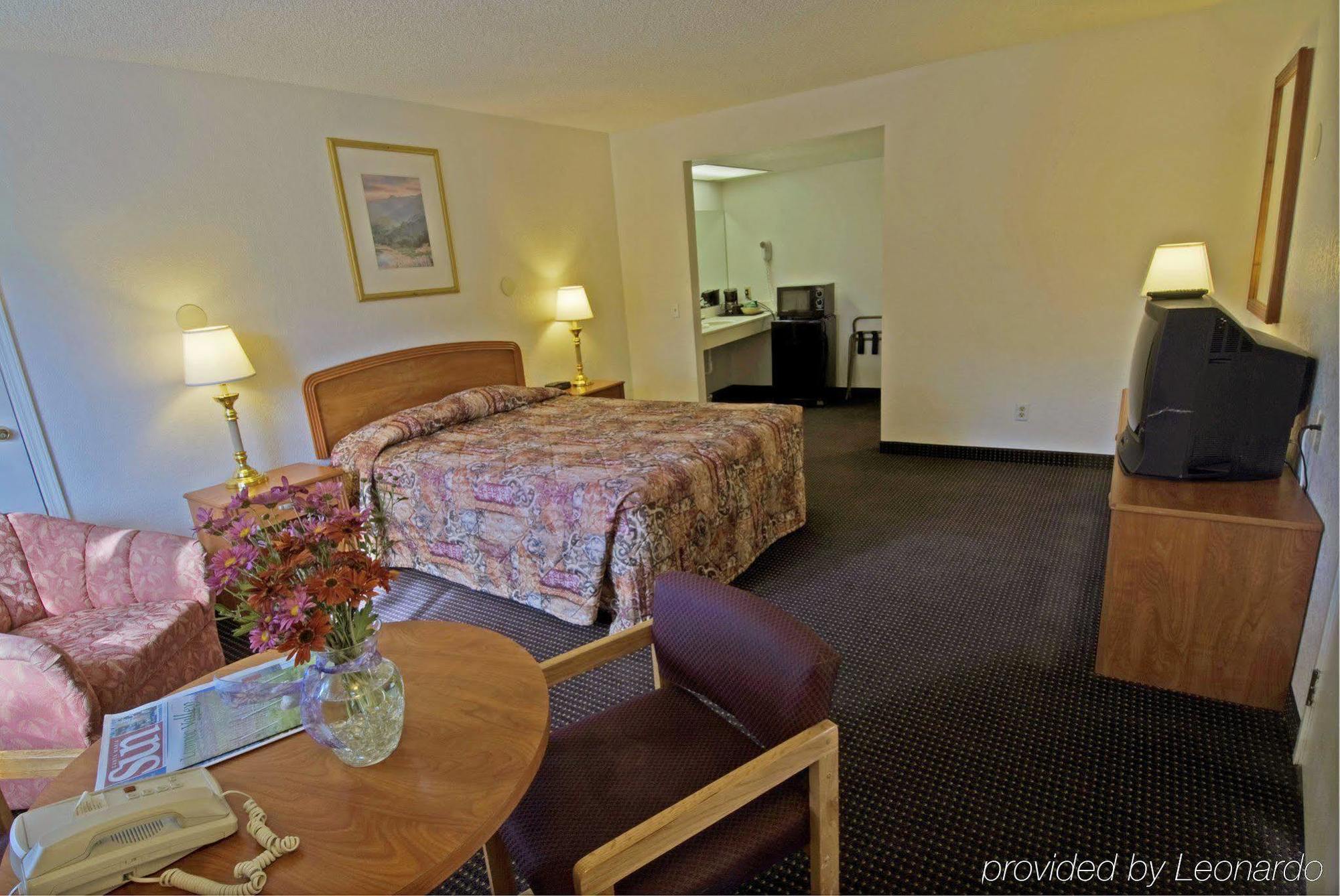 Inn At Highway 1 Lompoc Room photo